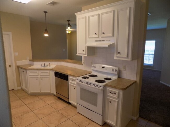 Foto del edificio - 13541 Lake Breeze Ln