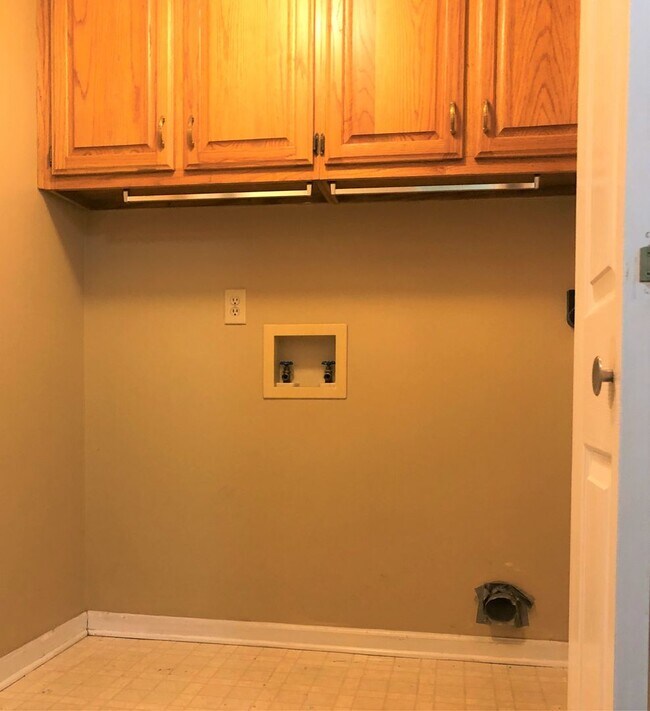 Building Photo - Silver Hills rental!