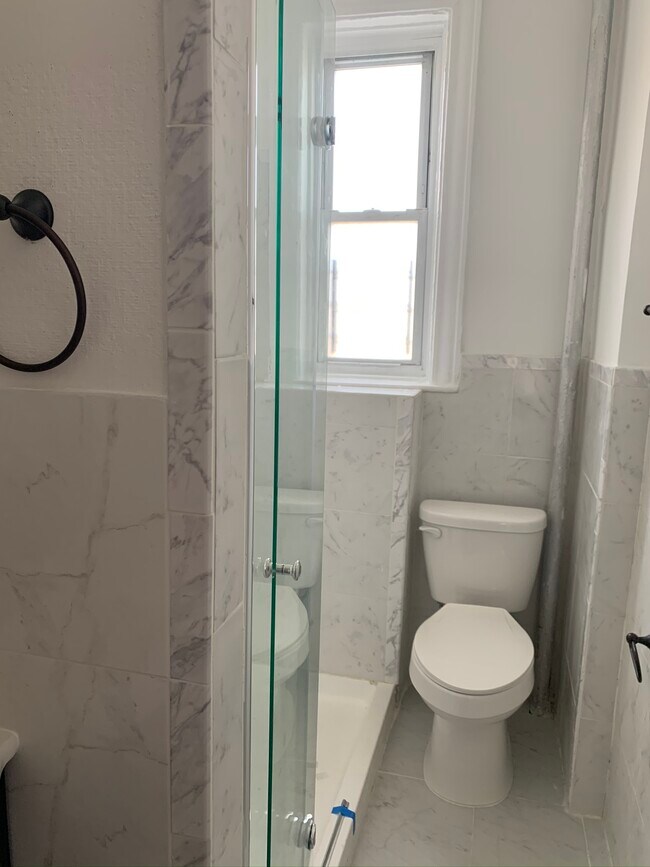 Bathroom - 556 Albany Ave