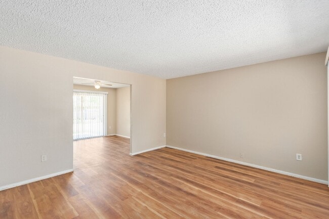 Building Photo - Cute 4 bedroom 2 bath Centrally Located