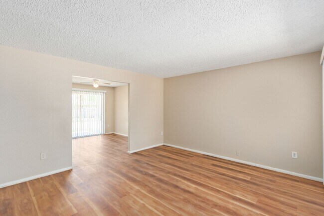 Foto del edificio - Cute 4 bedroom 2 bath Centrally Located