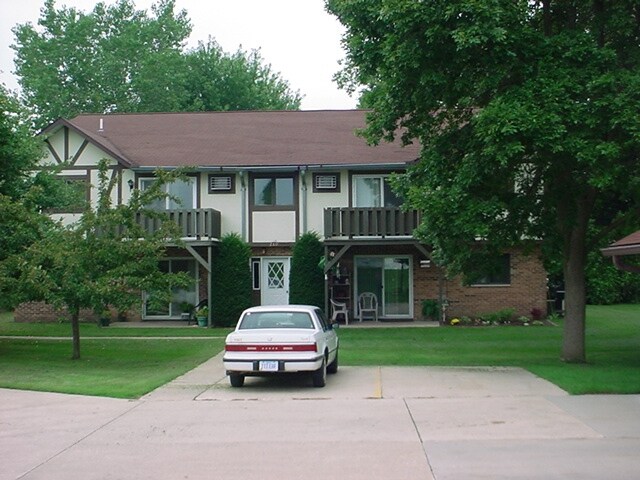 Primary Photo - 210 Mound St