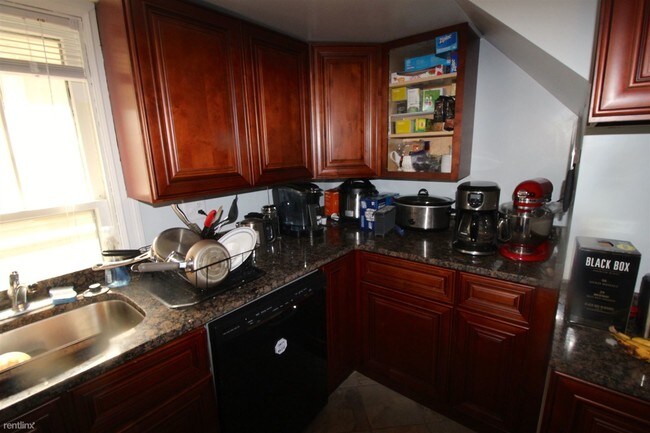 Building Photo - 6 br, 3 bath  - 335 S Division St Apt 2 #2