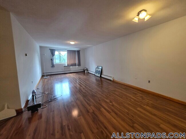 Foto del edificio - 28 Brentwood St