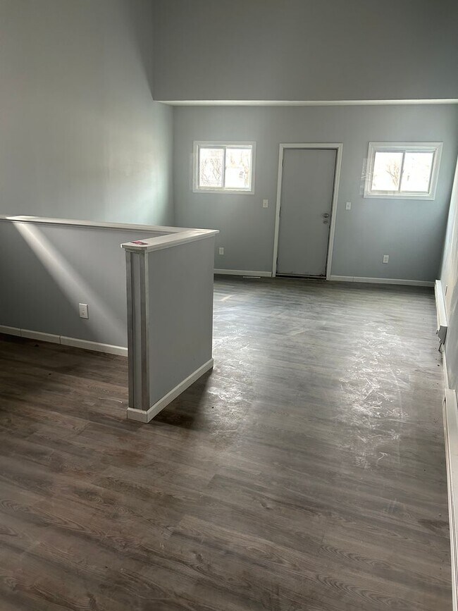 Foto del edificio - 2 bedroom Apartment Lakeshore/E. 185