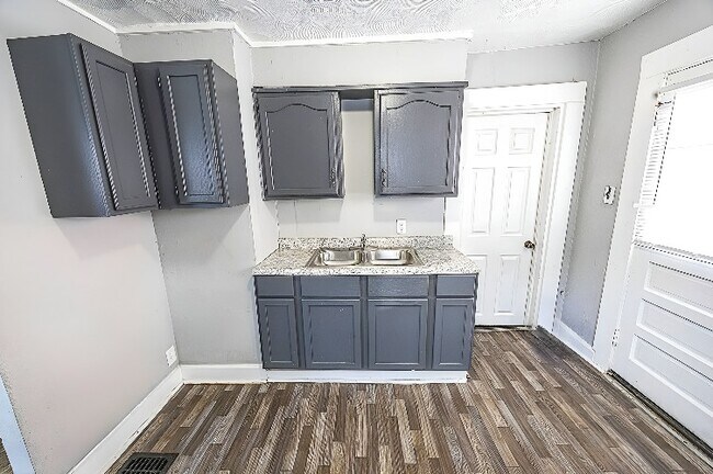 Foto del edificio - 1421 Shepard St