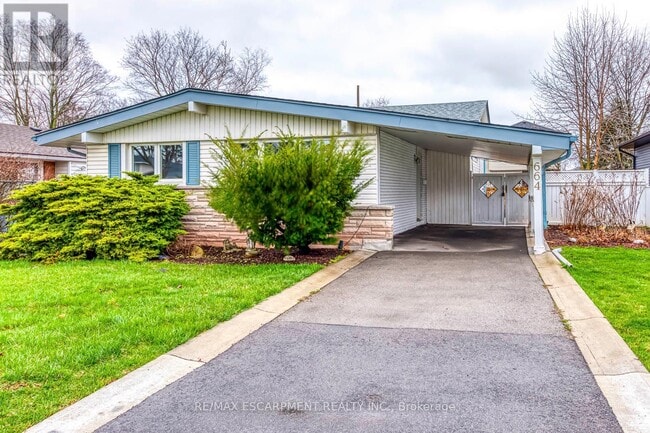 Photo du bâtiment - 664 Geneva Park Dr