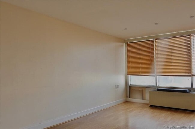 Building Photo - 60 Strawberry Hill Ave