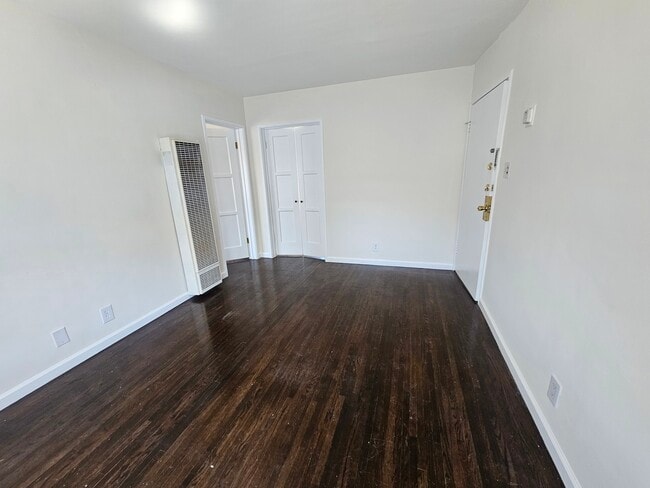 Building Photo - 1448 S Dunsmuir Ave