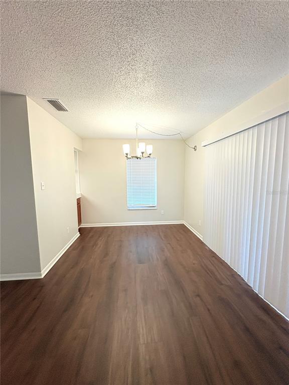 Foto del edificio - 851 Creekway Ct