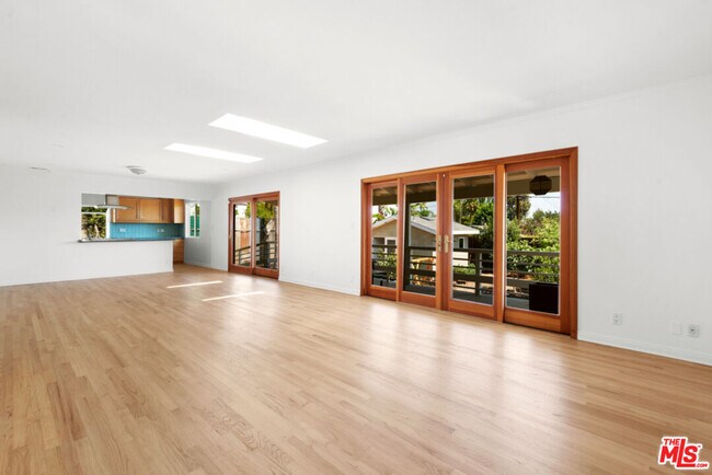 Foto del edificio - 3520 Mountain View Ave