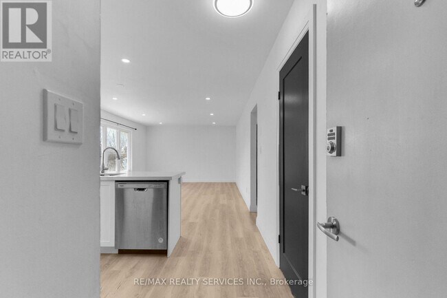 Photo du bâtiment - 51 Dundas St E