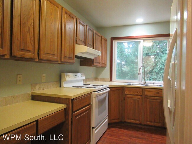 Building Photo - 2 br, 1.5 bath House - 23415 18th Ave. S. #5