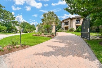 Building Photo - 10 Player Pond Pl