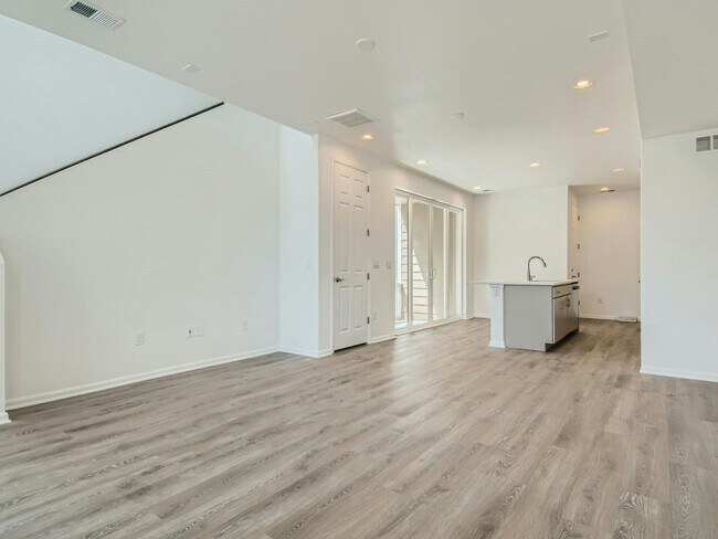 Foto del edificio - 9671 Truckee St