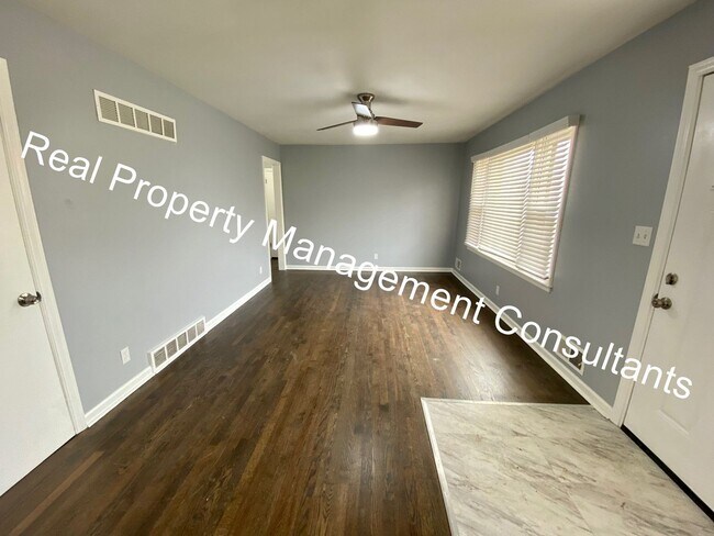 Foto del edificio - 5905 E 101st St