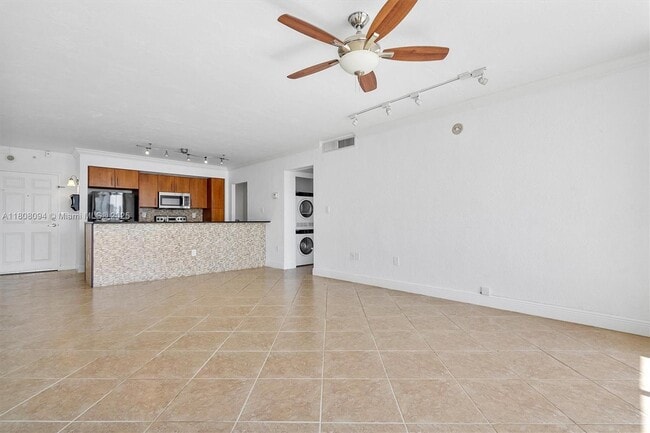 Building Photo - 10350 W Bay Harbor Dr