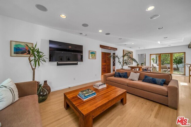 Foto del edificio - 7844 Stewart Ave