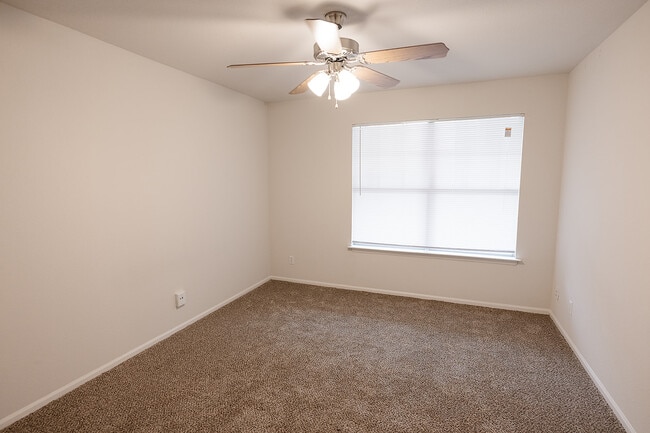 Building Photo - The Crossings Apartments