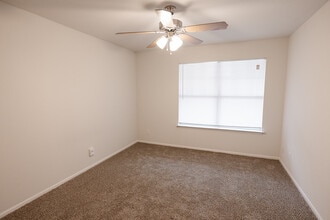 Building Photo - The Crossings Apartments