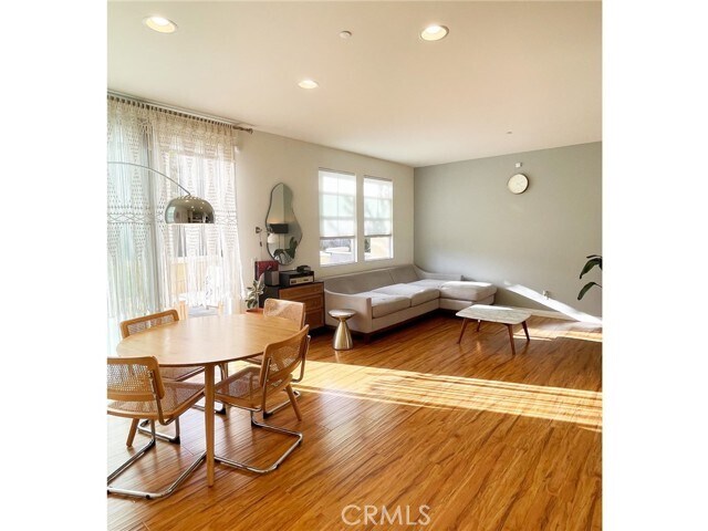 Foto del edificio - 10533 Maple Ln