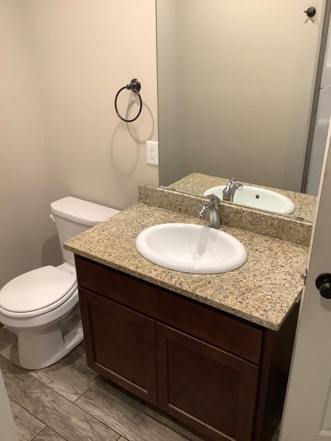 Building Photo - Updated 8 Bedroom house in Dinkytown!