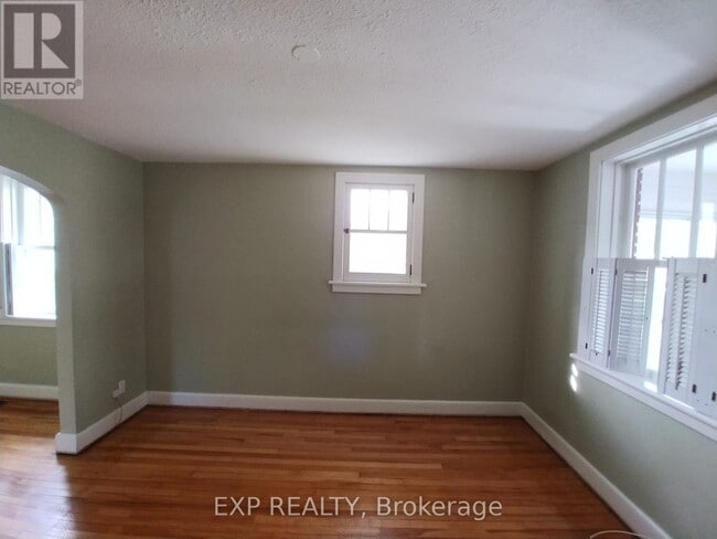 Photo du bâtiment - 162 Woodroffe Ave