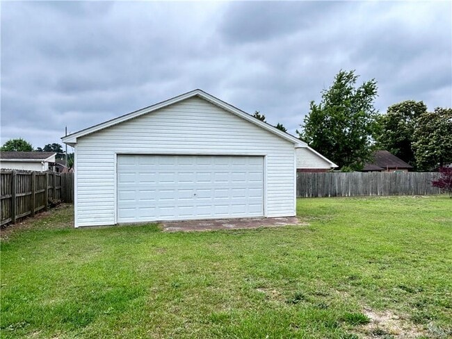 Building Photo - 606 Welsh Pl
