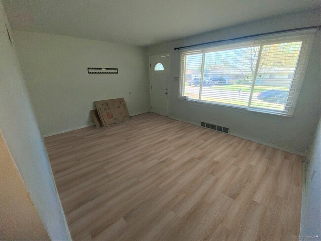 Building Photo - 811 Bella Ln