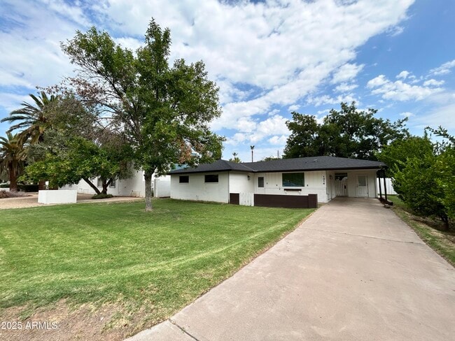 Building Photo - 1014 E Orange Dr
