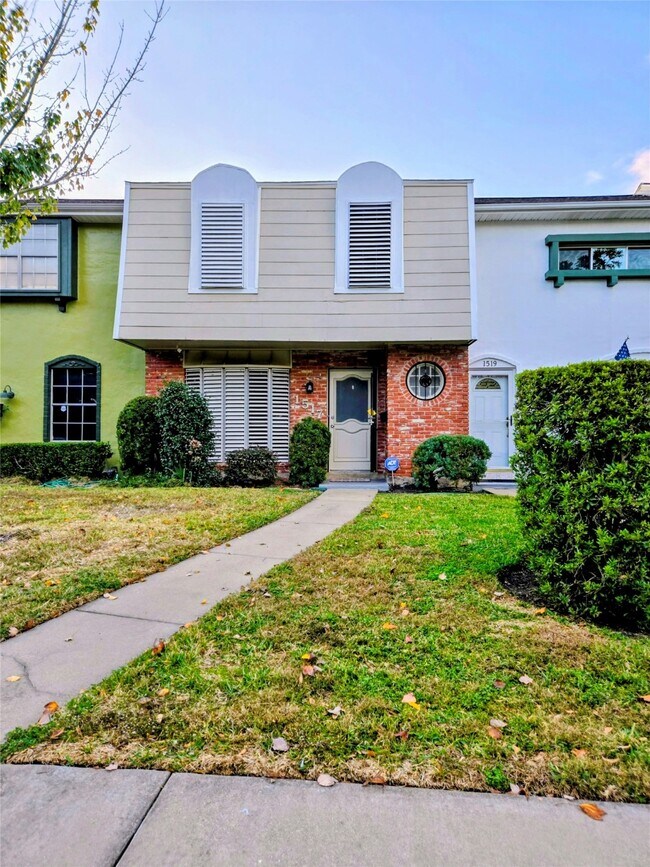 Building Photo - 1517 Ramada Dr