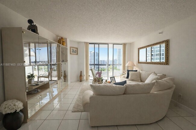 Foto del edificio - 19195 NE 36th Pl