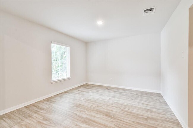 Building Photo - 27208 Blueberry Hill Dr