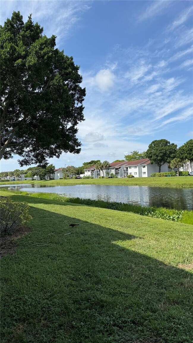 Foto del edificio - 1163 Lake Terry Dr