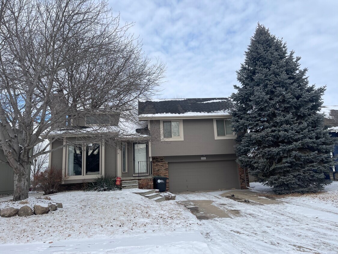 Foto principal - 12922 Hartman Ave