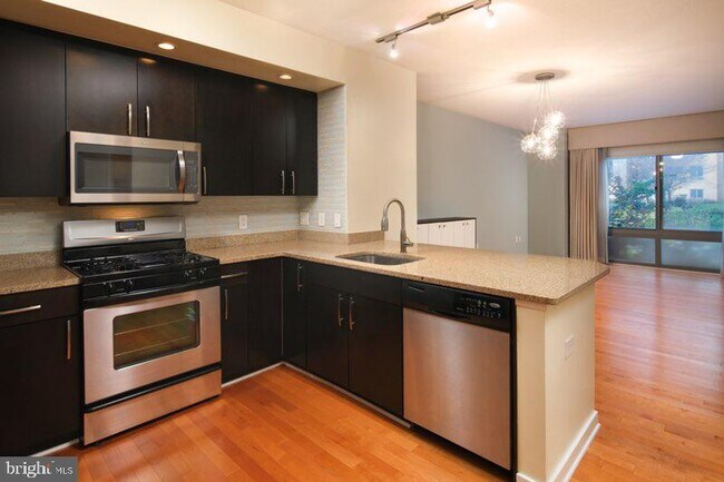 Building Photo - 475 K St NW