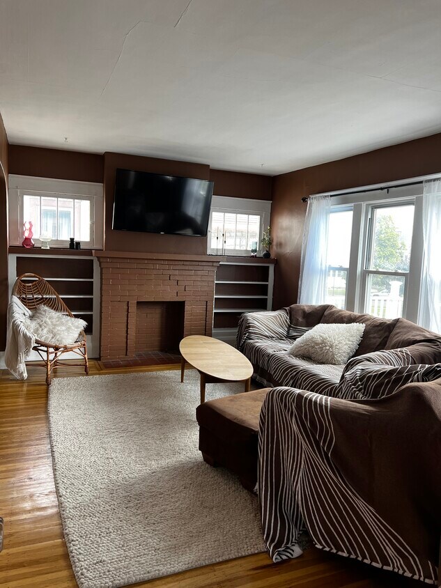 Living room with attached balcony - 64 Cunard Rd