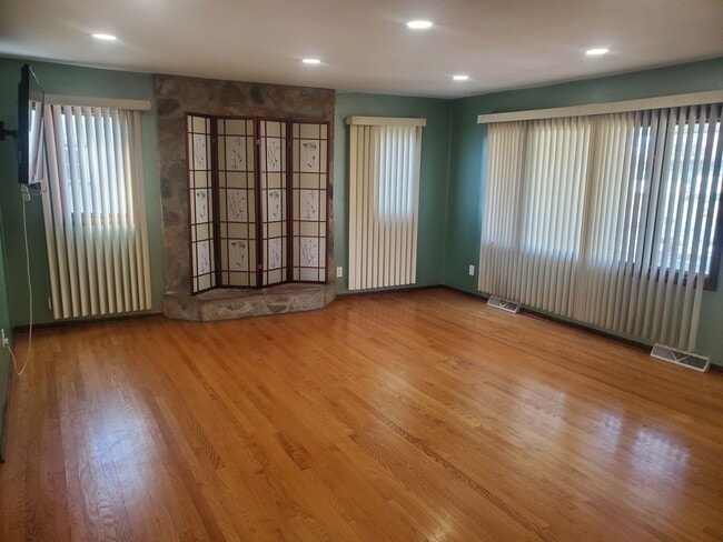 Foto del edificio - Spacious 3 Bedroom Single Family