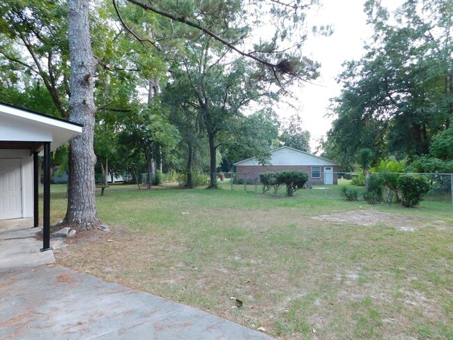 Building Photo - 1404 Lake Park Rd