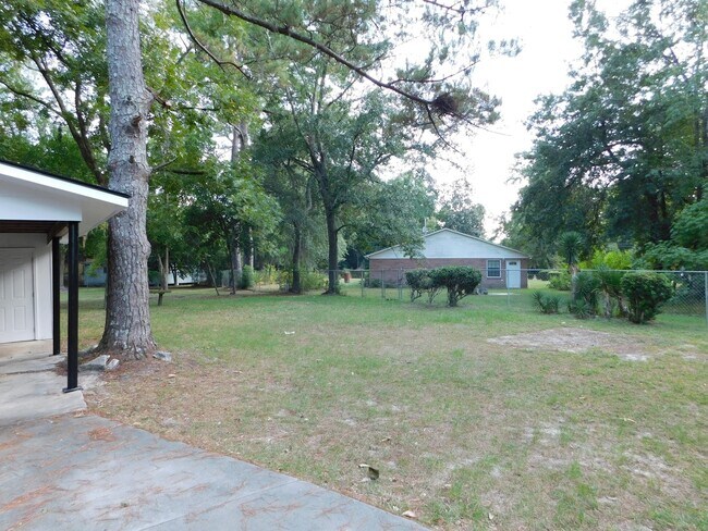 Foto del edificio - 1404 Lake Park Rd