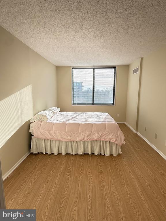 Foto del edificio - 5225 Pooks Hill Rd