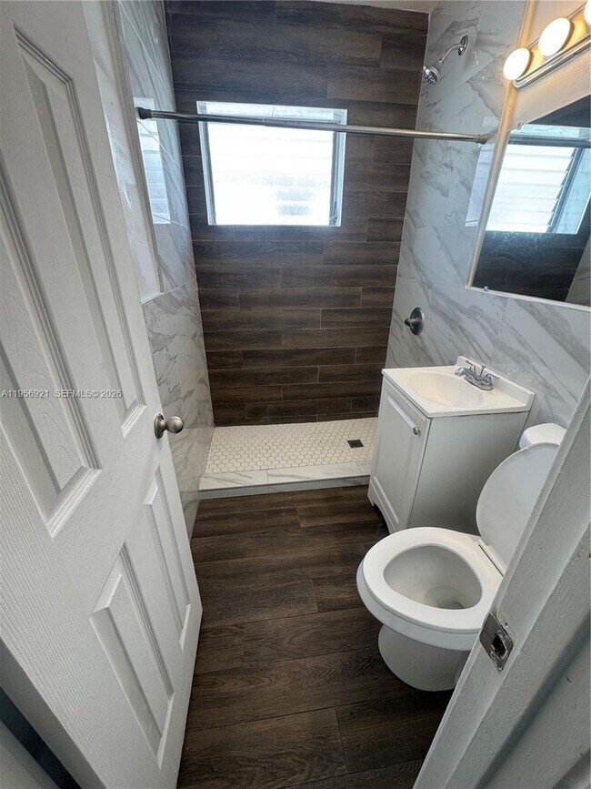 Foto del edificio - 7300 Harding Ave