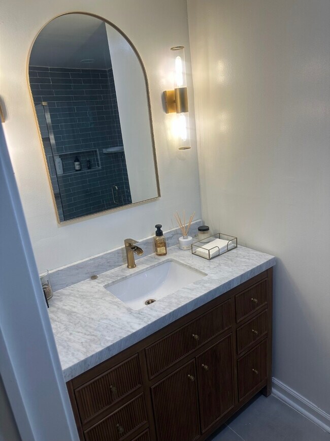 Foto del edificio - Room in Apartment on Rockcliff Rd SE