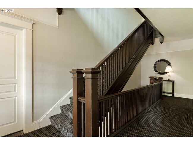 Foto del edificio - 2076 NW Kearney St