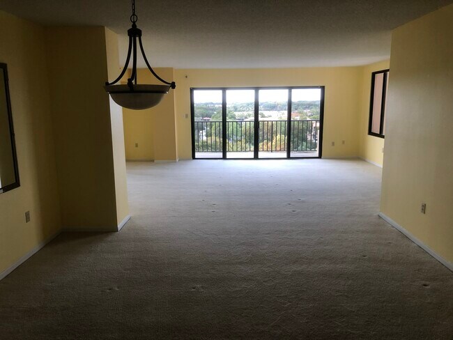 Spacious apartment! - 7550 Hinson St