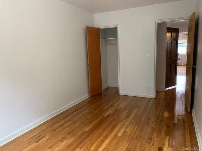 Foto del edificio - 32-39-39 55th St