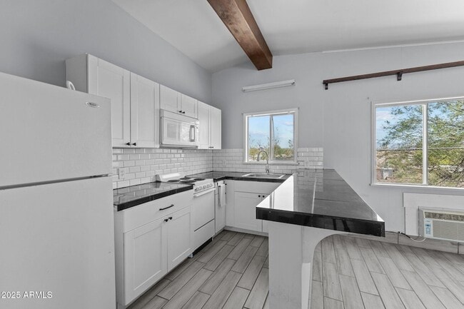 Building Photo - 692 W Wickenburg Way
