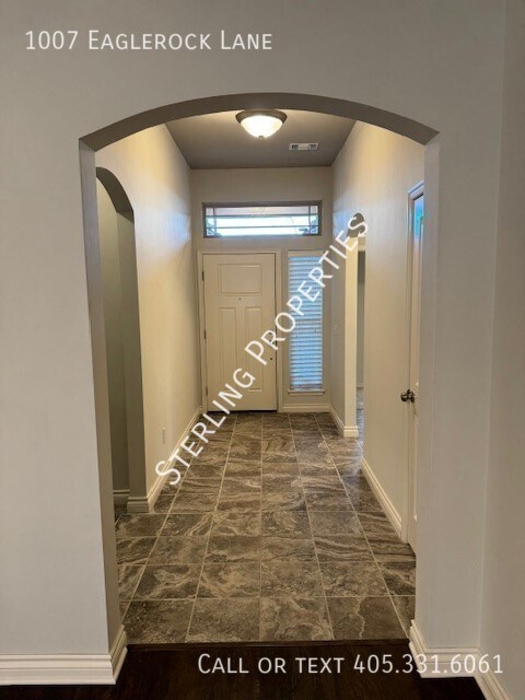 Foto del edificio - 1007 Eaglerock Ln