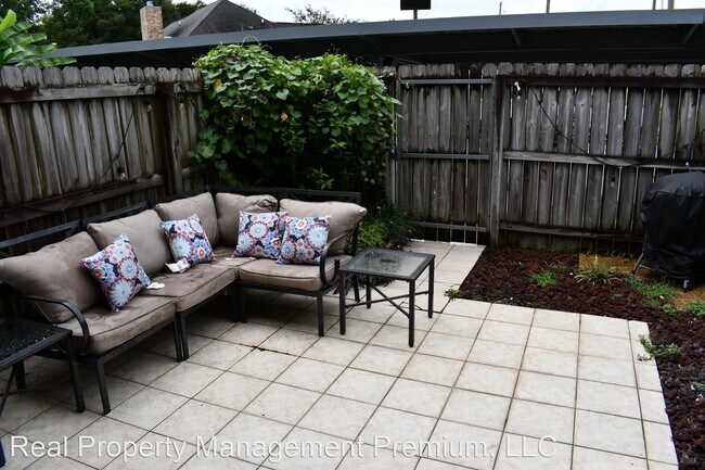 Building Photo - 2 br, 2.5 bath House - 12314 S. Harrells F...