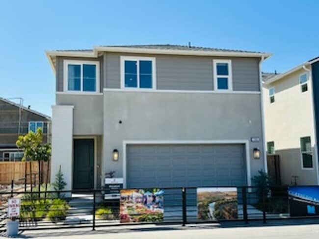 Building Photo - $2,595 Tesoro Viejo, Award Winning Communi...